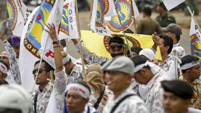 Guru Tuntut Jadi PNS