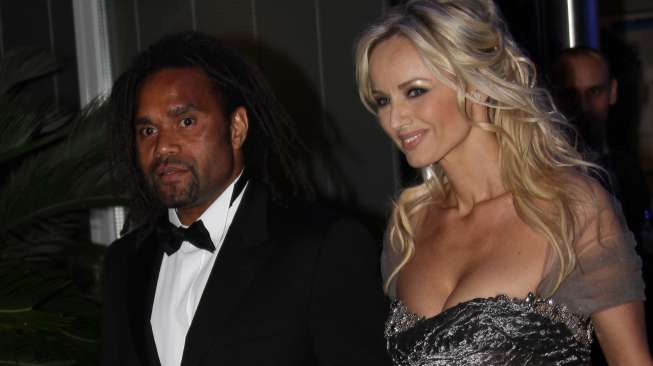 Christian Karembeu dan istrinya Adriana Sklenarikova. (Shutterstock)