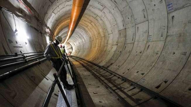 Pemasangan Ruas Terowongan MRT