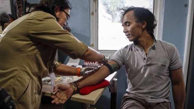 Kegiatan tersebut sebagai bentuk kepedulian Slank bersama Slankers dalam peringatan hari AIDS sedunia.