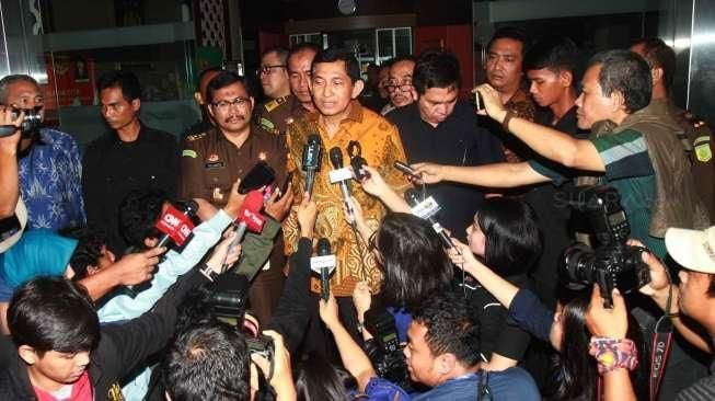 Presdir PT Freeport Indonesia, Maroef Sjamsoeddin, memberikan keterangan kepada media usai menjalani pemeriksaan selama 10 jam di Kejagung, Jakarta, Selasa (8/12/2015). [Suara.com/Oke Atmaja]