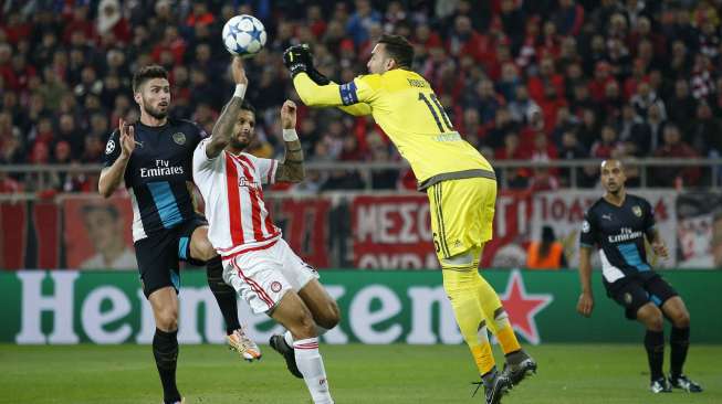Pemain Arsenal Olivier Giroud gagal memanfaatkan peluang (10/12) [Reuters/Andrew Couldridge]