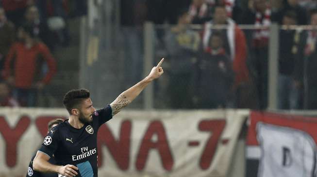 Olivier Giroud rayakan golnya ke gawang Olympiacos (10/12) [Reuters/Alkis Konstantinidis]