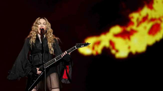 Konser Madonna di Paris