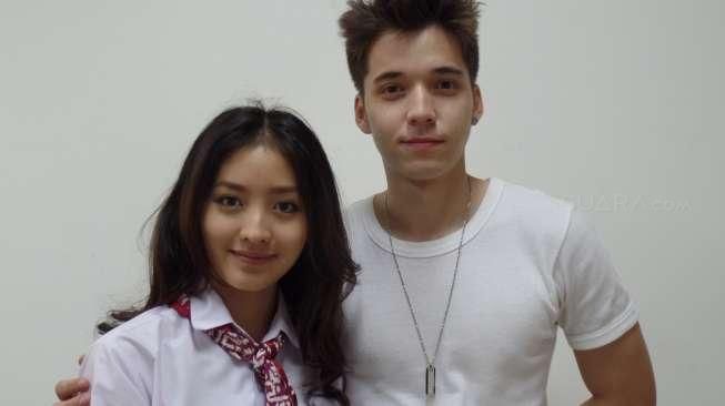 Pasangan artis Stefan William dan Natasha Wilona. [Nanda Hadiyanti]