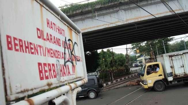 Penutupan Pintu Perlintasan Kereta