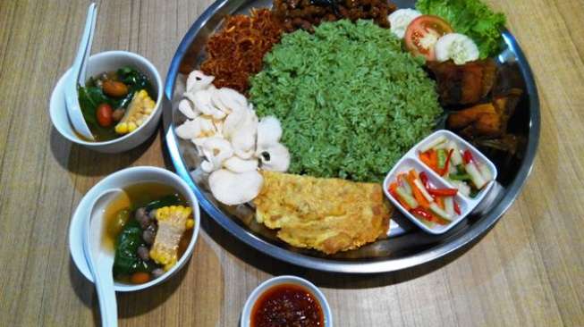 Cicipi Nasi Putri Hijau Spesial di Rempah Iting