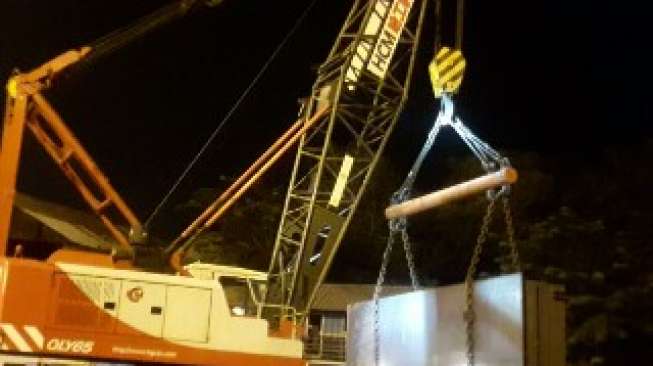 Uji Coba Mobile Crane Berjalan Lancar