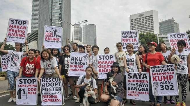 Aksi Stop Konsumsi Daging Anjing di Jakarta, Minggu (13/12).