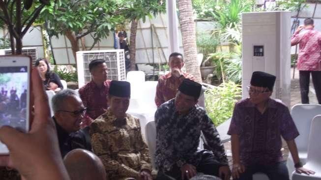 Melayat Almarhum Suhardiman, Jokowi Dibilang Jokowi Banget