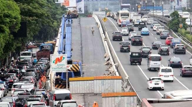 Flyover Kuningan mulai rampung dan ditargetkan beroperasi pada 15 Desember 2015.