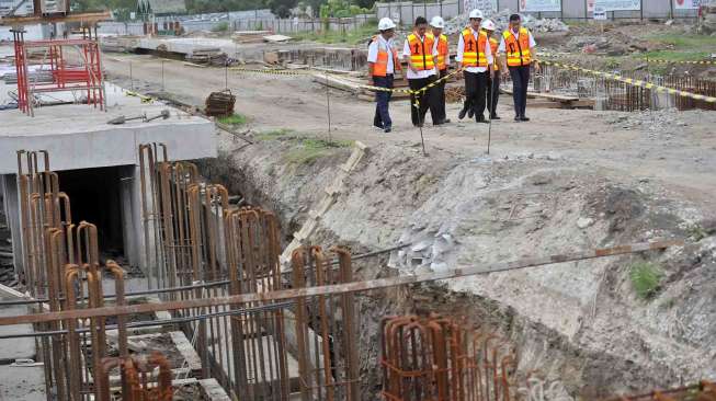 Jokowi Tinjau Jalur Kereta Bandara