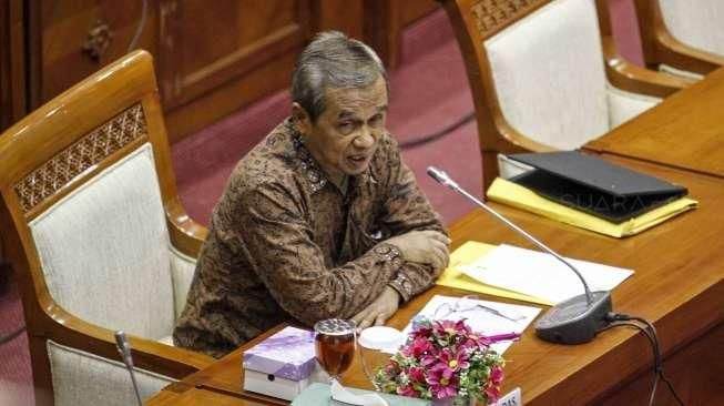 Dua Capim KPK, Busyro Muqoddas dan Laode Muhammad Syarif mengikuti uji kelayakan dan kepatutan capim Komisi Pemberantasan Korupsi (KPK) di Komisi III DPR, Kompleks Parlemen, Jakarta, Rabu (16/12). [Suara.com/Kurniawan Mas'ud]