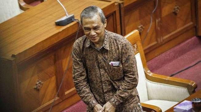 Dua Capim KPK, Busyro Muqoddas dan Laode Muhammad Syarif mengikuti uji kelayakan dan kepatutan capim Komisi Pemberantasan Korupsi (KPK) di Komisi III DPR, Kompleks Parlemen, Jakarta, Rabu (16/12). [Suara.com/Kurniawan Mas'ud]