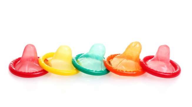 Model Ini Hanya Ingin Pakai Kondom Vegan, Apa Kelebihannya?