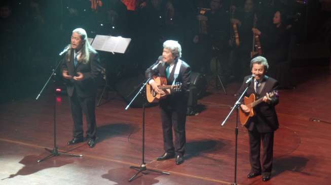 Konser 'Indonesia Menyanyi Bimbo' di Teater Jakarta, Taman Ismail Marzuki, Cikini, Jakarta Pusat, Kamis (17/12/2015). (suara.com/Ismail)