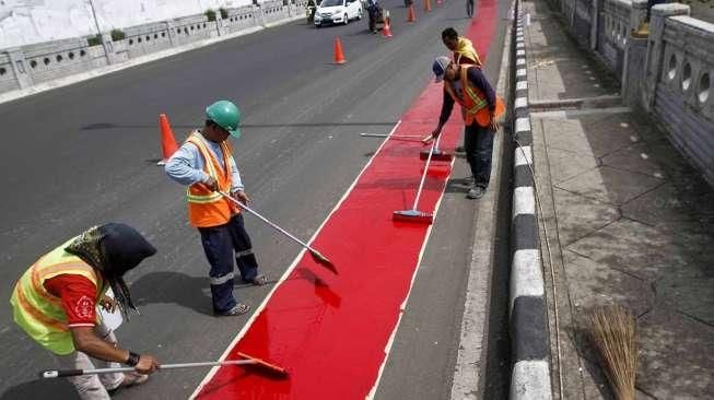 Mobil Lexus B 1 UNO Lewat Busway, Polisi Tunggu Laporan