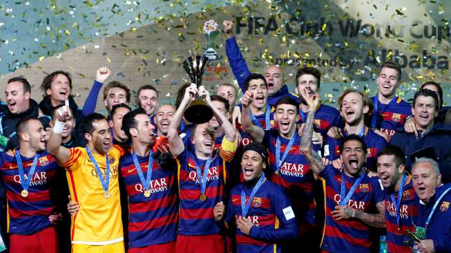 Para pemain Barcelona merayakan kemenangan di final FIFA Piala Dunia Antarklub. Reuters/Thomas Peter Livepic