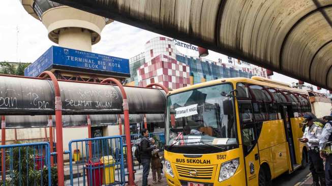 Bus Sekolah Gantikan Metro Mini