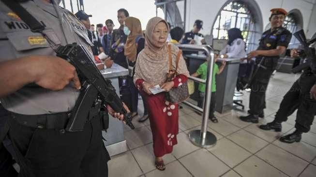 Stasiun Senen diperketat pengamanannya guna mengantisipasi gangguan keamanan.