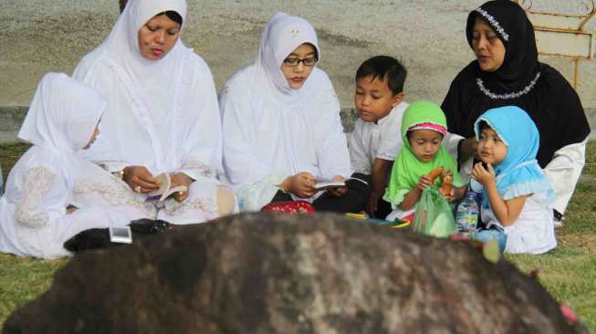 Peringatan 11 tahun gempa dan tsunami diselenggarakan secara sederhana dengan doa bersama dan berziarah.