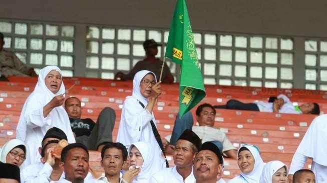 Acara Silaturahim Nasional Majelis Tafsir Al-Quran (MTA) digelar di Stadion Gelora Bung Karno (GBK), Jakarta, Minggu (27/12/2015). [Suara.com/Oke Atmaja]