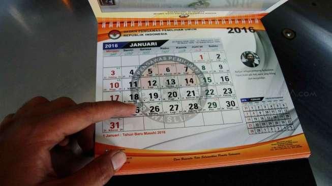 Jelang akhir tahun permintaan kalender tahun 2016 meningkat serta menaikan omzet industri percetakaan.