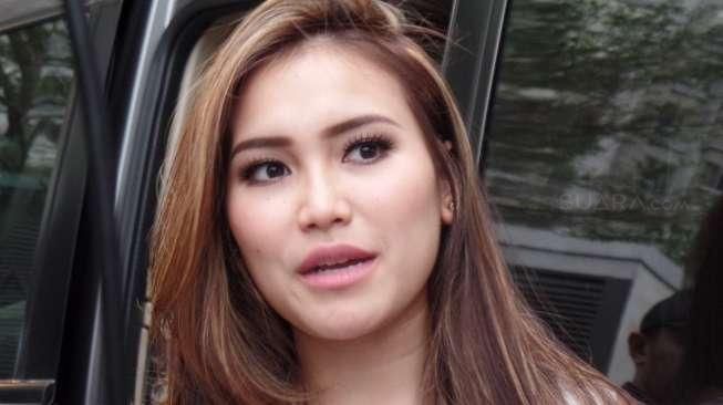 Ayu Tingting Beli Vila di Puncak