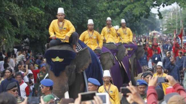 Meriahnya Kirab Jumenengan Paku Alam X