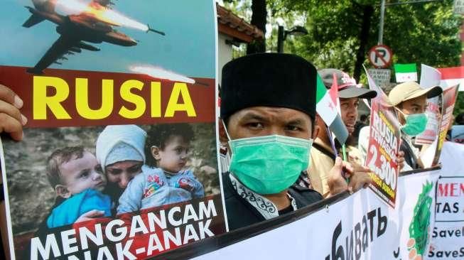 Mereka mengecam invasi militer Rusia ke Suriah karena memperburuk kondisi kemanusiaan di Suriah. 