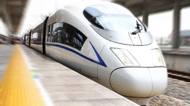Kereta cepat di Tianjin, Tiongkok [Shutterstock]