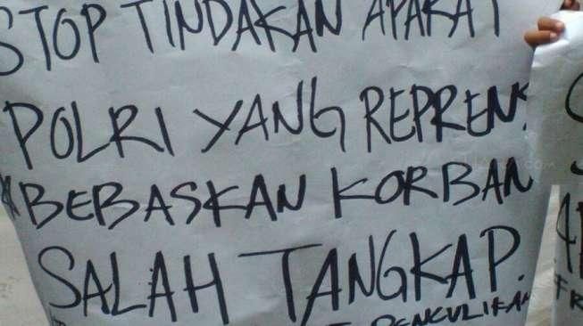 8 Warga Diduga Salah Tangkap, Warga Johar Baru Demo PN Jakpus