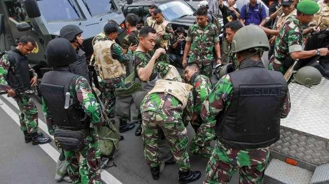 Penyisiran Lokasi Ledakan dan Baku Tembak