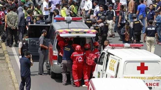 Penyisiran Lokasi Ledakan dan Baku Tembak