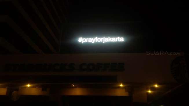 Usai  Bom Sarinah, Muncul Teks 'Prayforjakarta' di Videotron