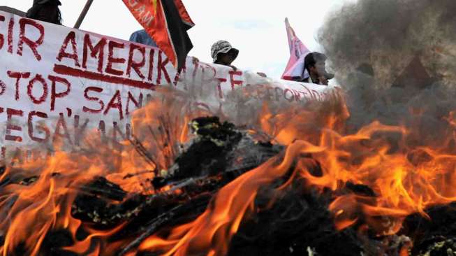 Mereka mendesak pemerintah untuk mencabut perpanjangan kontrak PT. Freeport.