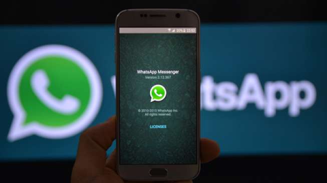 Aplikasi pesan pendek berbasis internet, WhatsApp (Shutterstock).