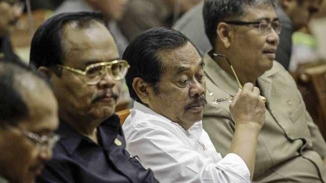 Jaksa Agung HM Prasetyo menghadiri rapat kerja dengan Komisi III DPR RI di komplek Parlemen, Senayan, Jakarta, Selasa (19/1).