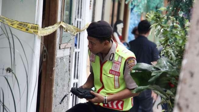 Lokasi penggerebekan rumah bandar narkoba di Kebon Manggis, Jakarta, Selasa (19/1)