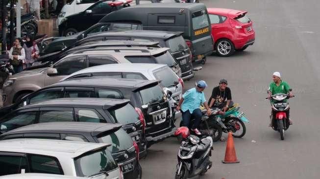 Tarif Parkir Naik 100 Persen