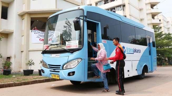 Gubernur DKI Jakarta Basuki Tjahaja Purnama meluncurkan layanan bus Transjakarta gratis.