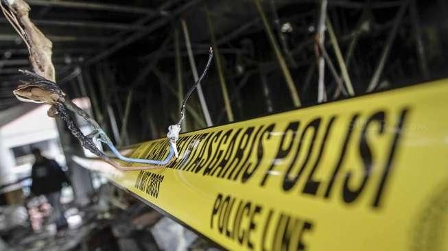 Kebakaran diakibatkan dari meledaknya dua alat pendingin ruangan (AC).