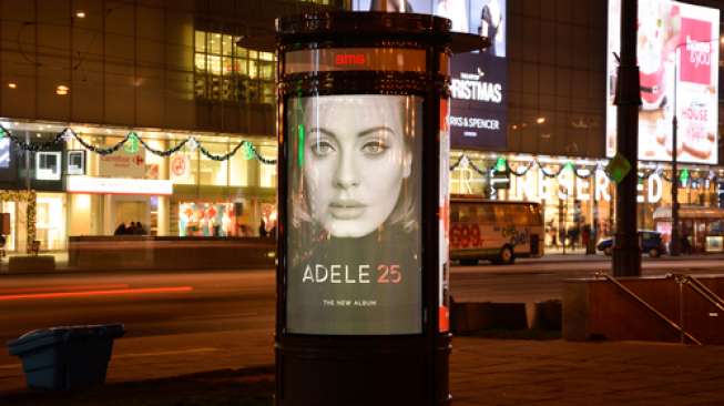 Adele Kalahkan Rekor Psy di YouTube