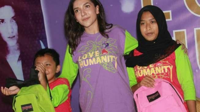 Mereka Berbagi Cinta dan Peduli Terhadap Anak