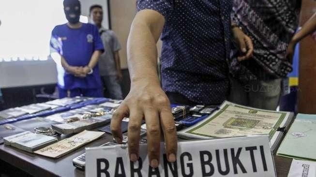 Tersangka berinisial GP diamankan petugas di daerah Tebing Tinggi Sumatera Selatan dengan total aset senilai Rp17 miliar.