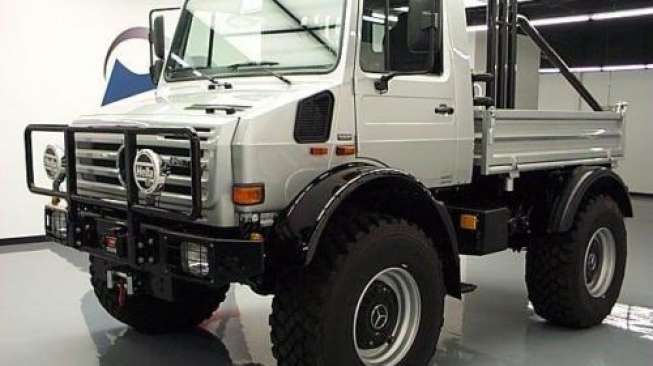 Mobil Unimog milik Arnold Schwarzenegger yang diiklankan di Ebay (ebay.com).