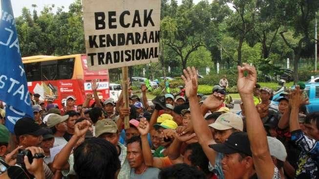 Tukang Becak Geruduk Balai Kota