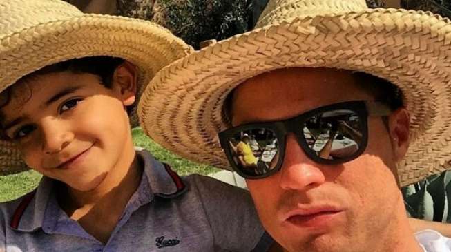 Anaknya Suka Makan Keripik dan Minum Soda, Cristiano Ronaldo Marah
