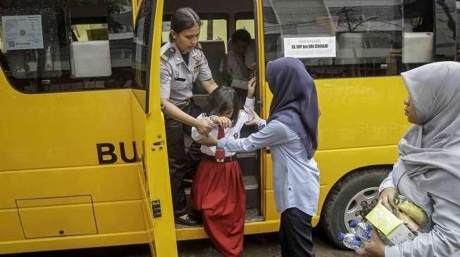 Bus Sekolah khusus tersebut disediakan untuk mendukung sarana dan pelayanan bagi pelajar penyandang disabilitas.   
