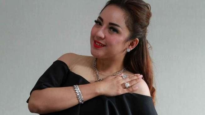 VIDEO: Regina Nyanyikan Lagu Dangdut Cinta Basi